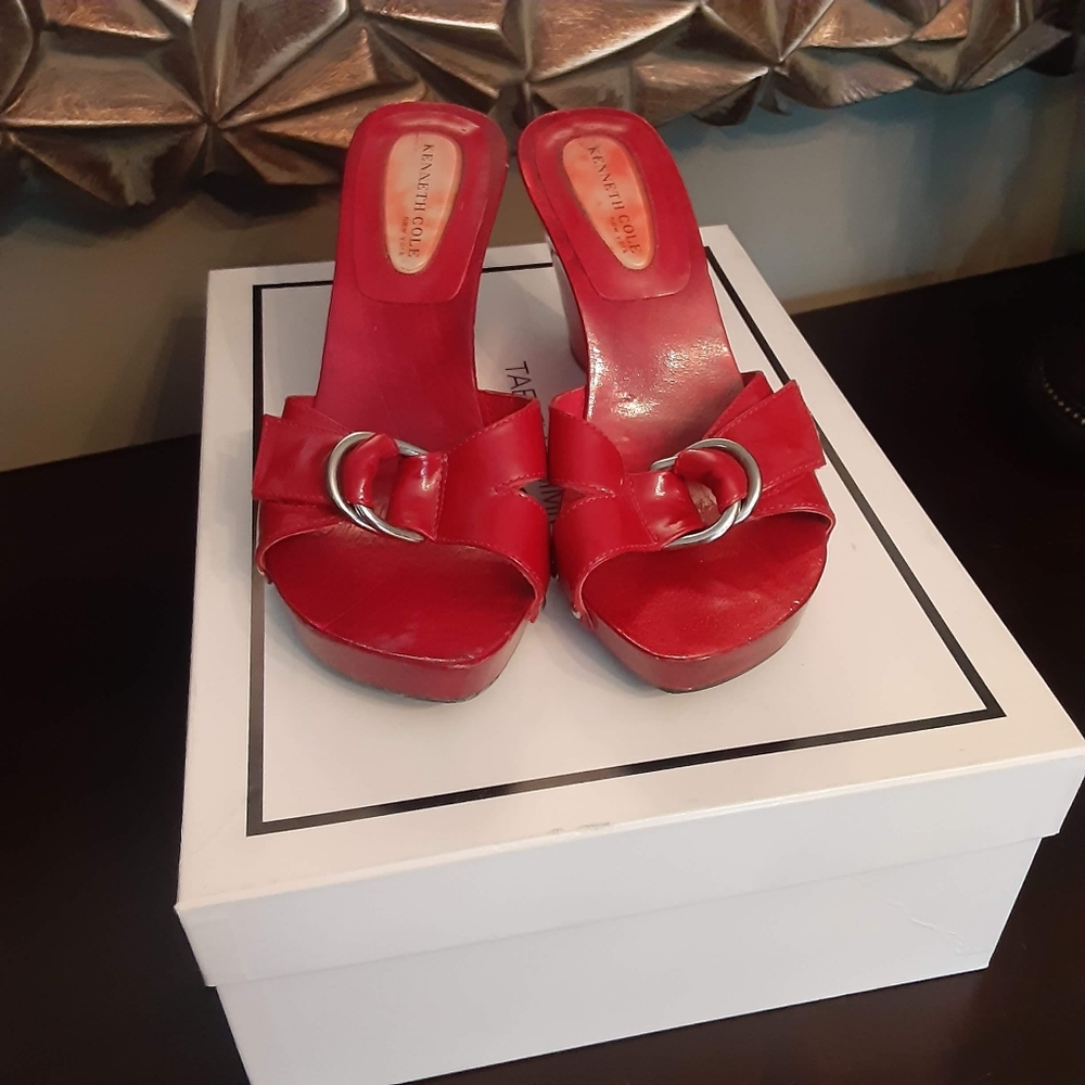 Kenneth Cole red wood wedge sandals